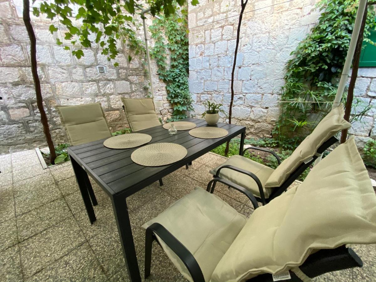 Apartment Stari Dvor Kaštela Buitenkant foto