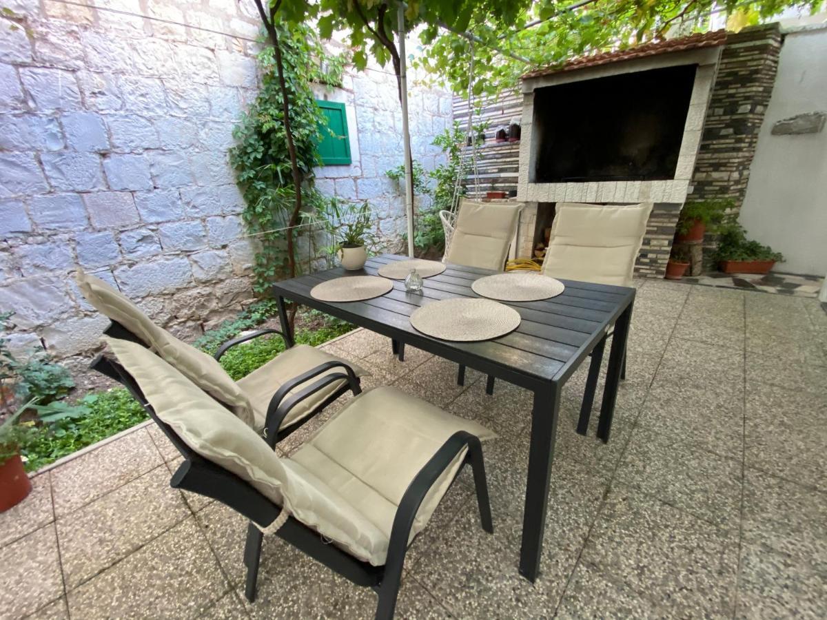 Apartment Stari Dvor Kaštela Buitenkant foto