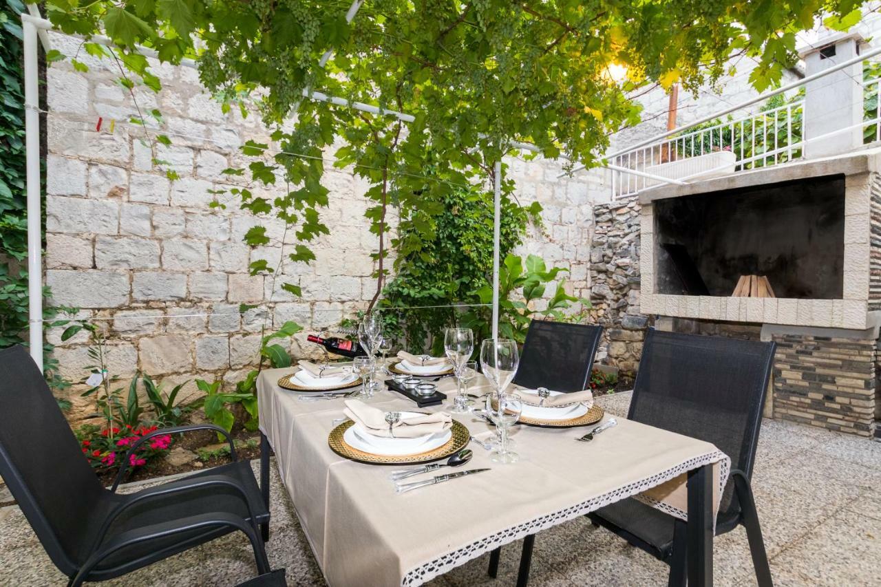 Apartment Stari Dvor Kaštela Buitenkant foto